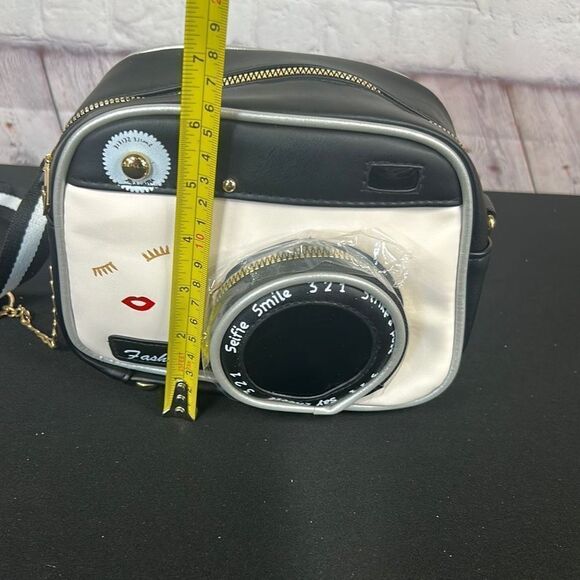 Camera Fashion Purse - Picture 6 of 7